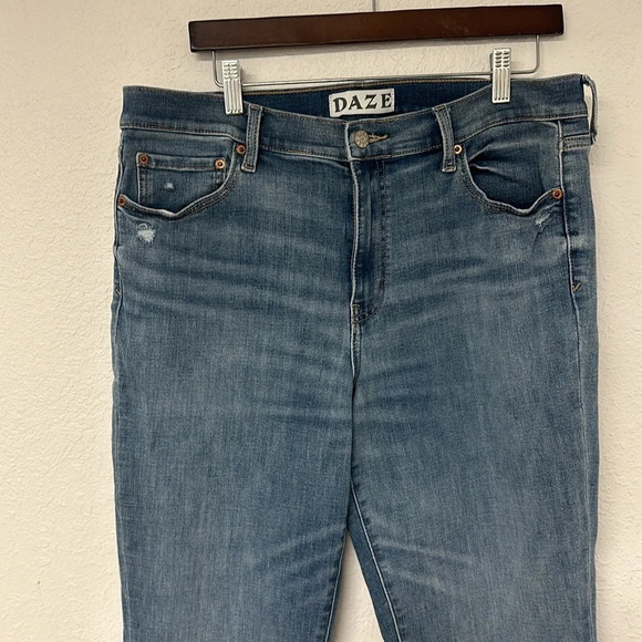 Daze Far Out Urban Outfitters High Rise Flare Jean Blue Medium Wash 32 - Picture 4 of 16